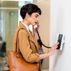 HP Poly Téléphone IP Poly Edge E100 compatible PoE | JDB-Info