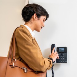 HP Poly Téléphone IP Poly Edge E100 compatible PoE | JDB-Info